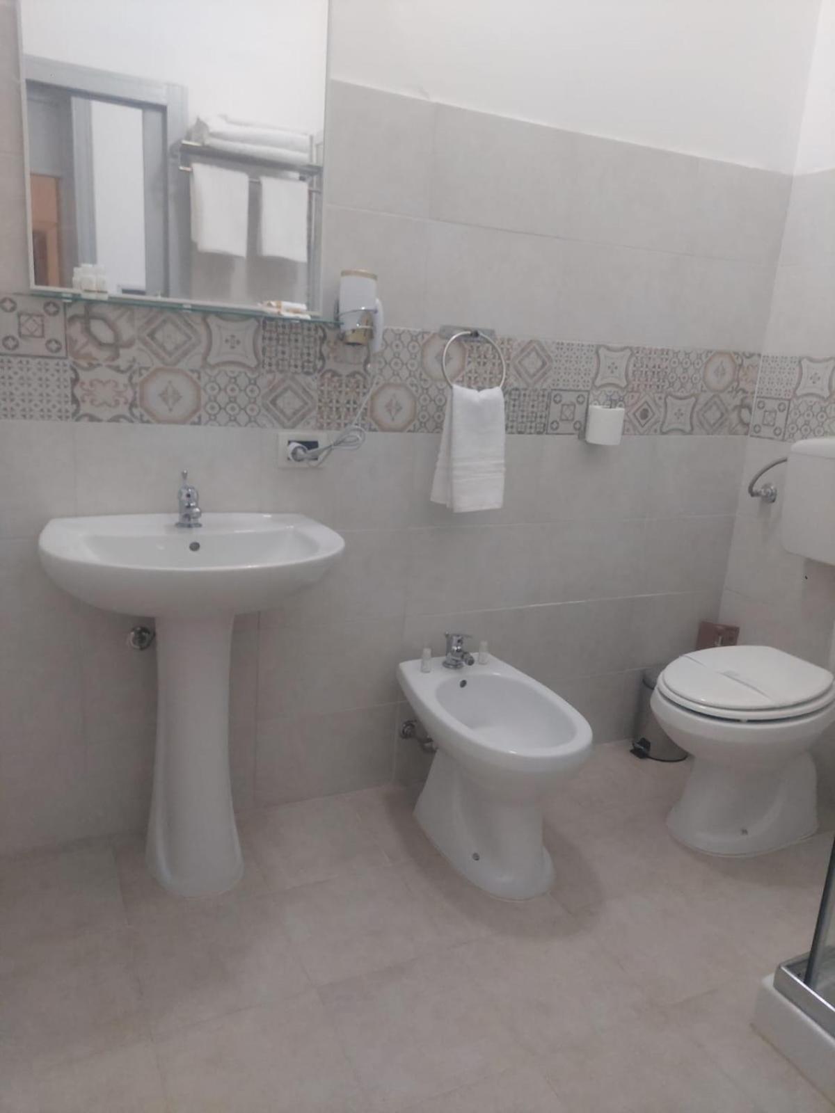 Guest House Lamphotel Militello Palermo Zewnętrze zdjęcie